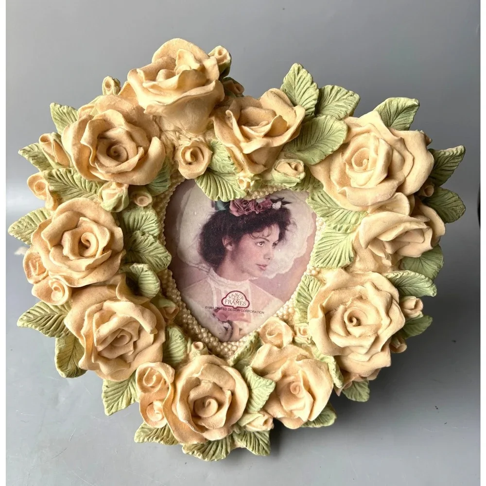 Vtg 1991 United Design Fancy Frames Heart Bouquet 3D Rose Floral Picture‎ Frame